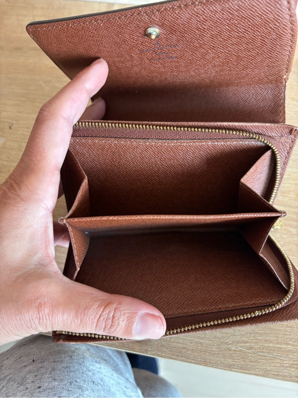 Authentic Louis Vuitton monogram zippy wallet - Picture 5 of 6